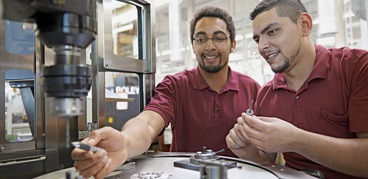 FACHKRAFT FÜR METALLTECHNIK